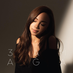 外国美女被绑在床上扒衣吸乳液
