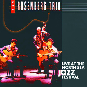 外国美女被绑在床上扒衣吸乳液
